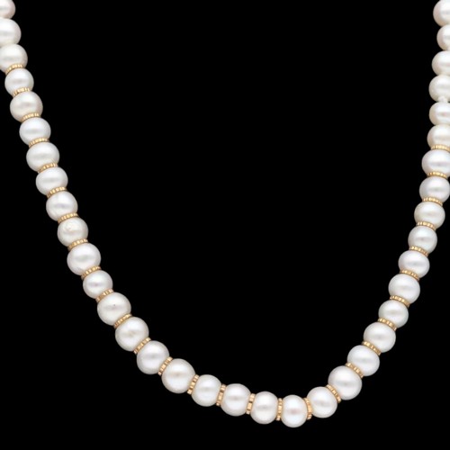 31 - 18ct Gold Clasped Freshwater Pearls Necklace Length 20 inch Pearl Diameter 6mm Weight 20.2 Grams