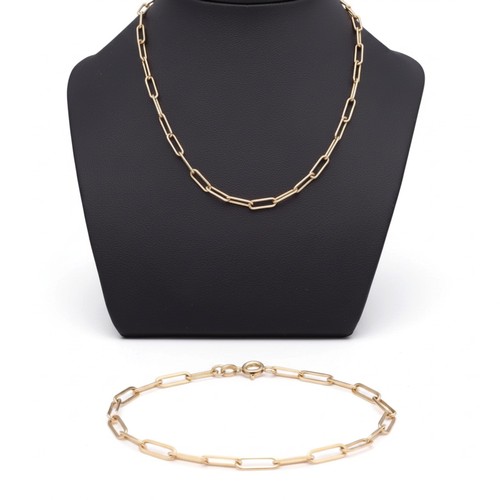34 - 9ct gold paperclip link jewellery set

 Comprising a matching 9ct yellow gold paperclip chain neckla... 