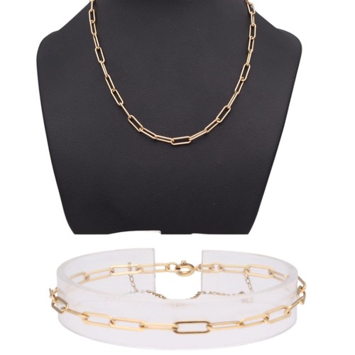 34 - 9ct gold paperclip link jewellery set

 Comprising a matching 9ct yellow gold paperclip chain neckla... 