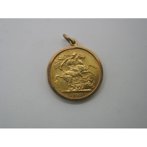 178 - George V Sovereign, 1913, loose set within pendant mount (9.2g).