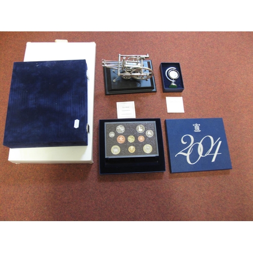 757 - Royal Mint United Kingdom Proof Coin Collection 2004, two empty coin presentation cases, Royal Mint ... 