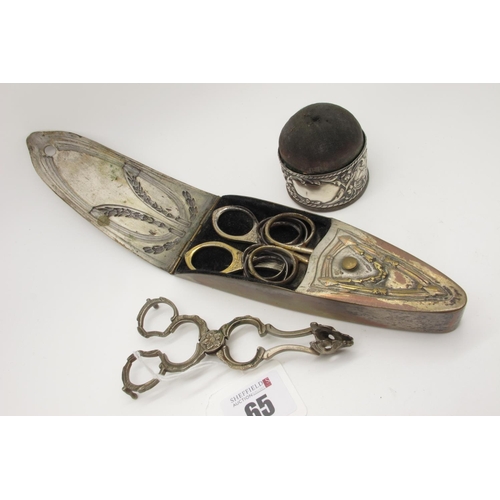 65 - A c.Early XX Century Scissors Case, containing assorted associated scissors (rust), etc; together wi... 