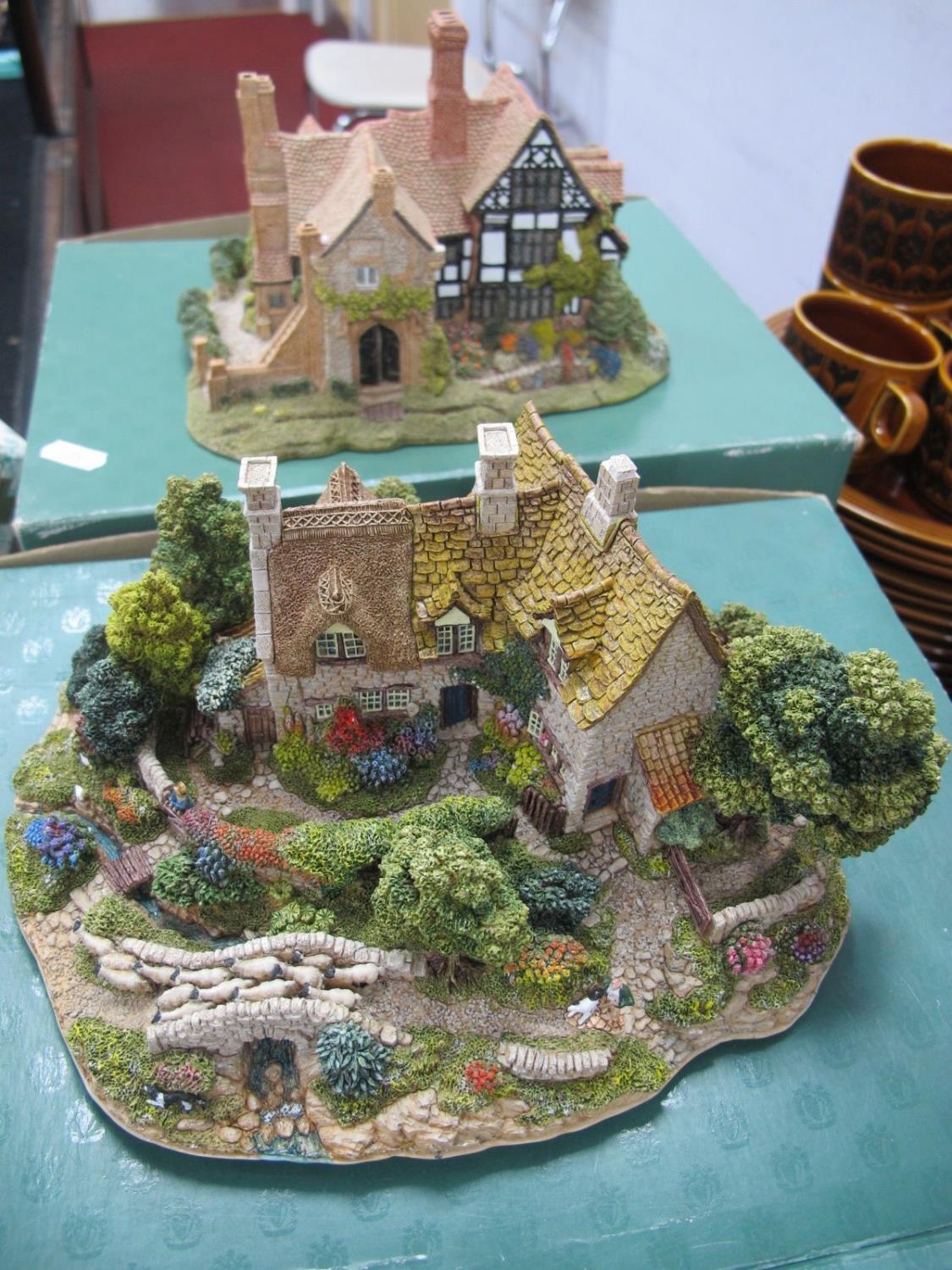 Lilliput Lane, 'Pastures New' and 'Anne of Cleves', boxed.