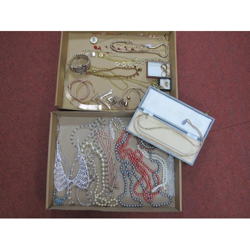 21 - Gilt Coloured Chains, fancy bracelets, bangles, diamanté necklaces, bracelets, imitation pearl neckl... 