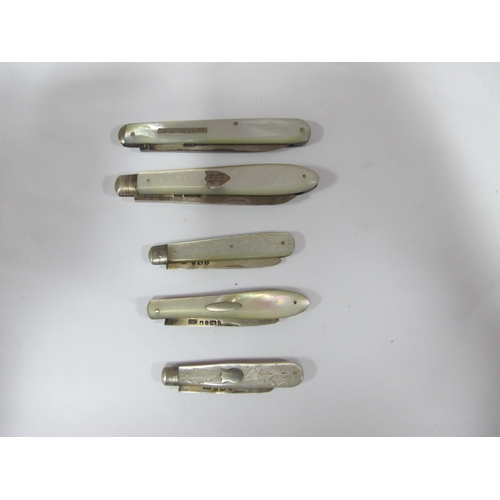 250 - Pocket Knives/Fruit Knives with Silver Blades, mother of pearl scales, lengths 5.5cm, 6cm, 6.5cm,and... 