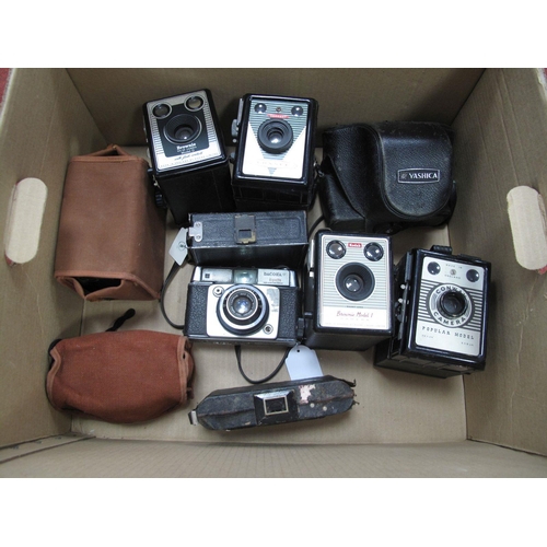 758 - Yashica 35 Electro with f-4.5mm Lens - Cased, Brownie Model D box camera, Coronet consul, Kodak Brow... 