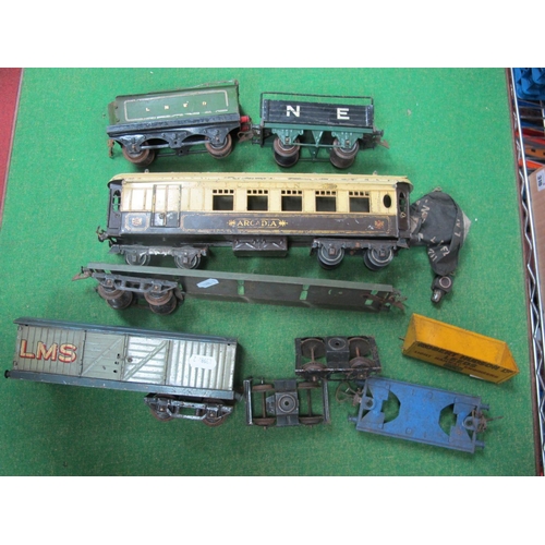 309 - A Pre-War 'O' Gauge Hornby No. 2 Pullman Coach 'Arcadia', cream over brown livery, along with LNER T... 