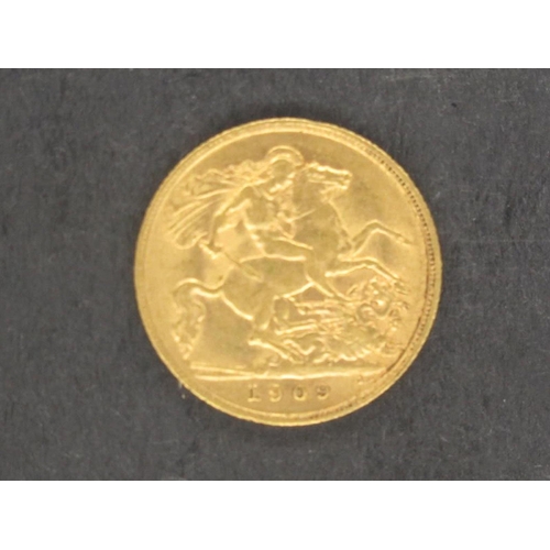 11 - A 1909 Edward VII Half Sovereign.
