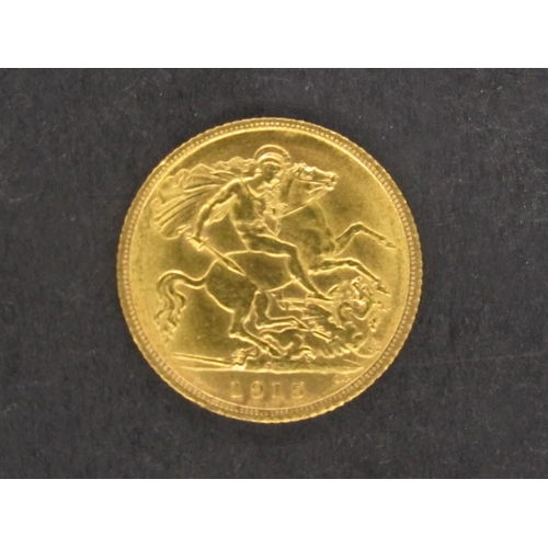 30 - A 1915 George V Half Sovereign.