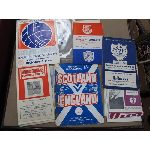 741 - Scottish Programmes, 1949-50 Dundee v. Raith (cover loose), Hibernian 60-1 v. Peebles - Cup, St Mirr... 