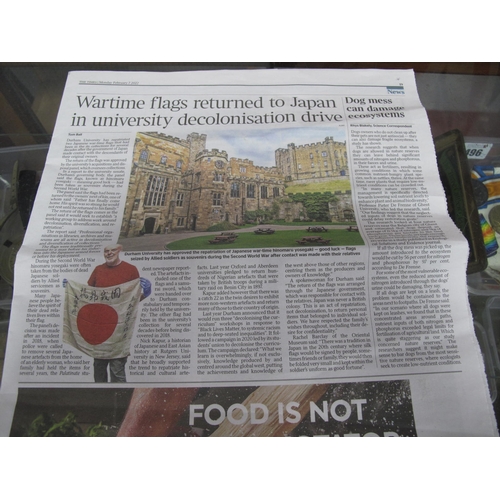 418 - WWII Signed Silk Japanese 'Good Luck' Flag - Hinomaru, approximately 99cm x 70cm.