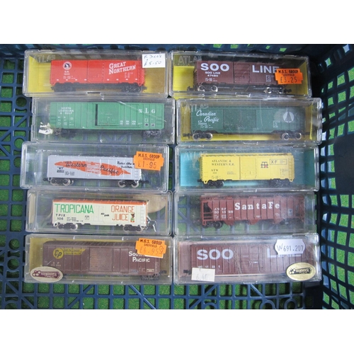 388 - Ten 'N' Gauge Rolling Stock Items, by Atlas, Roundhouse and other, including Atlas 3428 40 box car, ... 