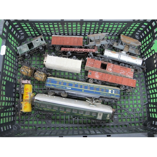 531 - Eleven Marklin 'HO' Gauge Items, of rolling stock, tank wagons, box cars, hoppers, etc. Plus two con... 