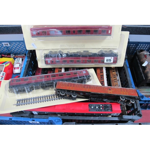 615 - Fifteen 'OO' Gauge/4mm Unboxed Coaches, various liveries/manufactures, plus a Hornby Pendolino Coach... 