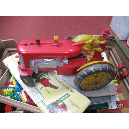 320 - An Interesting Collection of Lego System Components Plastics Meccano, together with a tinplate and p... 