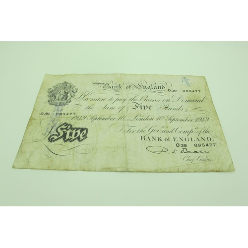 527 - A Bank of England Five Pounds Banknote, London 10th September 1949, Chief Cashier P.S.Beale, fold ma... 