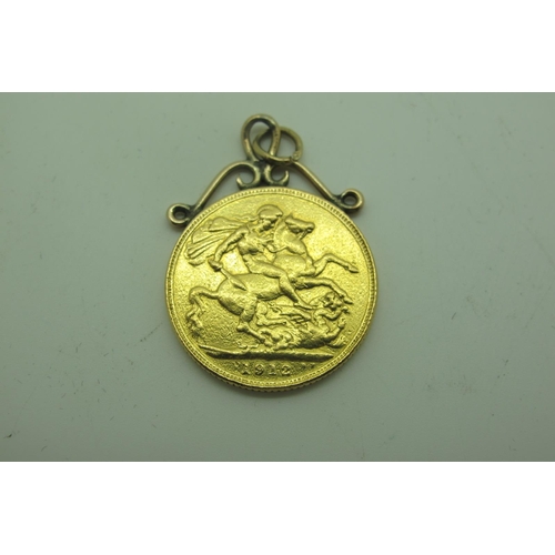 597 - 1912 George V Gold Sovereign, in a soldered mount, total weight 8.5grams.