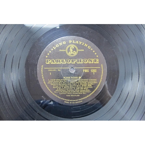 142 - The Beatles - Please Please Me, (Parlophone PMC1202, 1963). This is an original black and gold 1st p... 