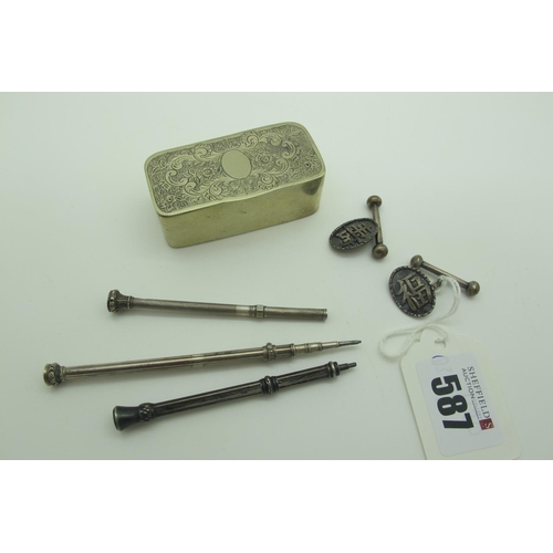 587 - A XIX Century Snuff Box, of rounded rectangular form with foliate engraved hinged lid, 6.2cm wide; t... 