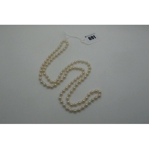 691 - A Single Strand Uniform Pearl Bead Necklace, knotted.