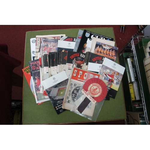 107 - Manchester United Programmes, 1947-8 v. Preston, 49-50 v. Portsmouth, Huddersfield, Derby, many othe... 