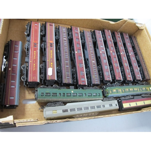 11 - Fifteen 'OO' Gauge/4mm Unboxed Good Coaches, by Hornby, Tri-ang, Airfix, etc, Royal Mail, BR maroon,... 