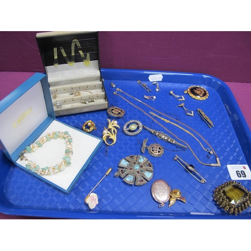 69 - Assorted Costume Jewellery, including Limoges medallion pendant, vintage and later brooches, 'Miracl... 