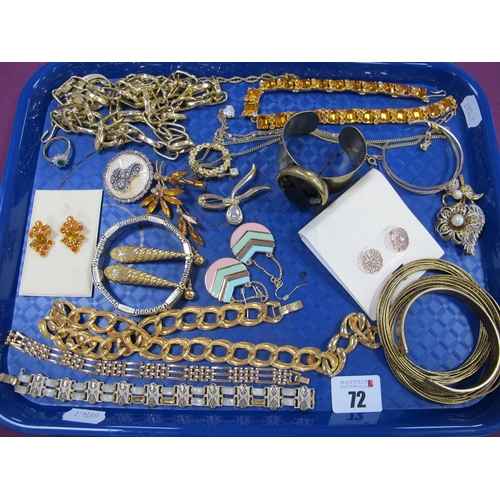 72 - Assorted Gilt Metal Costume Jewellery, including necklaces, bangles, earrings, brooches, dress ring ... 