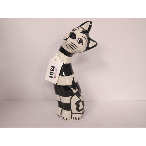 1301 - Lorna Bailey - Humbug the Cat, 17cm high.