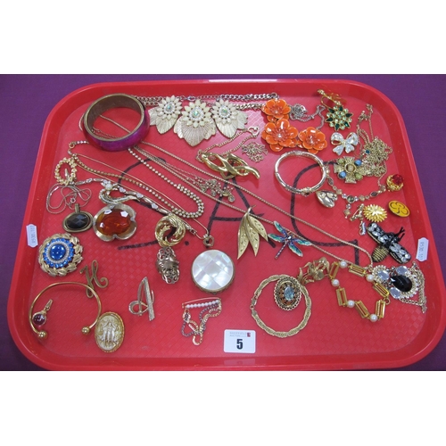 5 - Assorted Gilt Metal Costume Jewellery, including brooches, pendants on chains, compact ashtray, bang... 