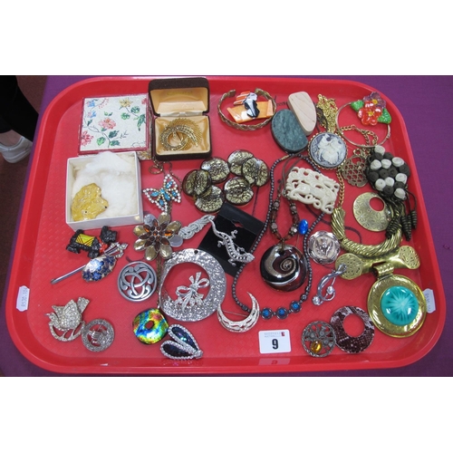 9 - Assorted Modern Costume Jewellery, including brooches including St.Justin Pewter, dress clips, state... 