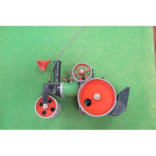 473 - A Mamod SR1 Steam Roller, accessories include burner, scuttle, funnel. steering rod (incomplete), pl... 