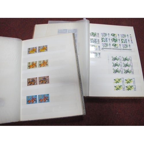 1060 - A Collection of G.B QEII, mainly mint Commems from 1966 to early Decimal issues with value to £1 in ... 