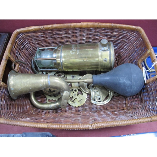 1425 - Oldham 900-4090 Miners Lamp, car horn, horse brasses.