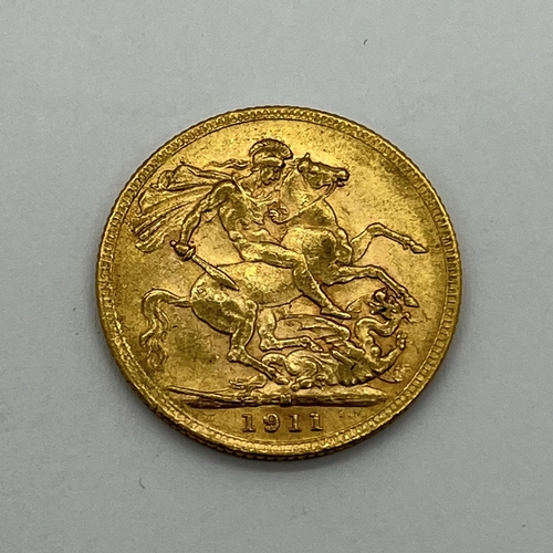 132 - 1911 George V Gold Sovereign, Melbourne Mint.