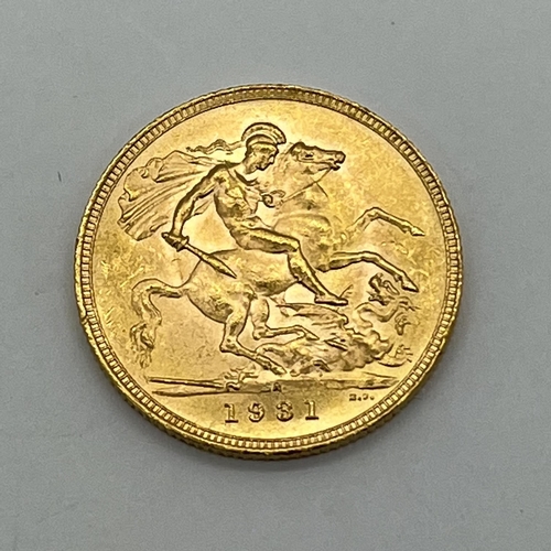 136 - 1931 George V Gold Sovereign, Pretoria Mint.