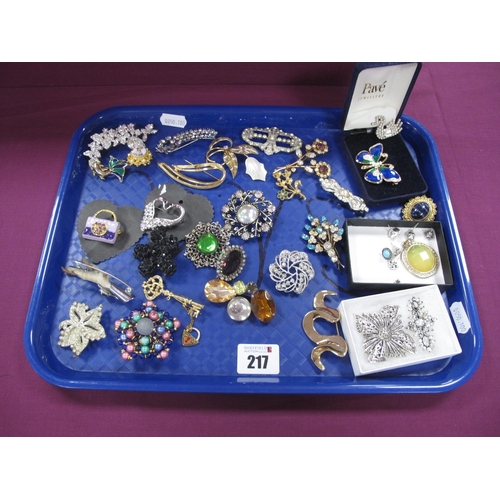 217 - A Collection of Vintage and Later Brooches, including 'DAG' (David Grau), modern enamel butterfly, m... 