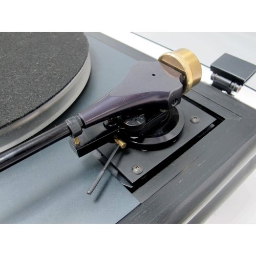 1330 - Philip Voyd Handbuilt Turntable, this exceptional piece of audio equipment was manufactured in the e... 