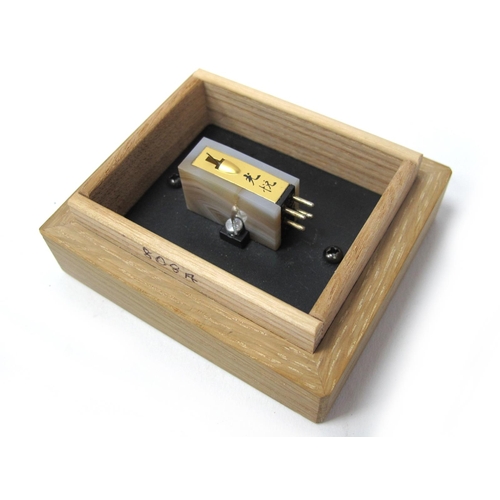 1330 - Philip Voyd Handbuilt Turntable, this exceptional piece of audio equipment was manufactured in the e... 