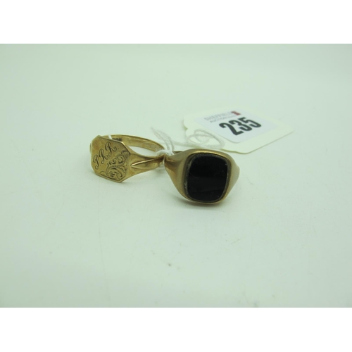 A 9ct Gold Gent's Signet Ring, of rectangular form, initialled 