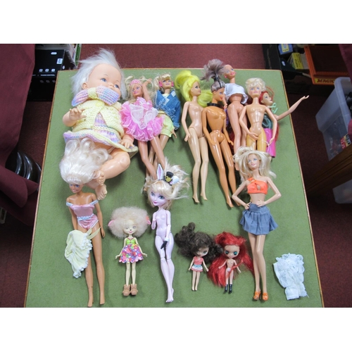 355 - Fourteen Toy Dolls by Ideal, Mattel and Other, including modern Sindy and Barbie.