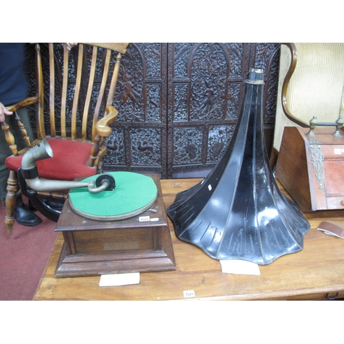 1522 - An HMV Oak  Cased Zonophone, with large black tin horn, reg No. 668131.