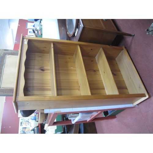 1526 - A Pine Bookcase, with four fixed shelves, on bun feet, 84cm wide.