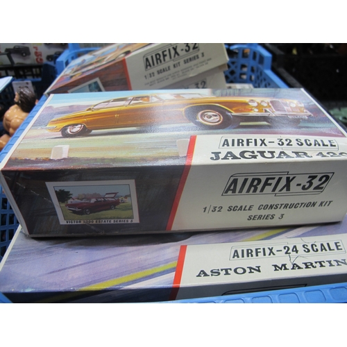 413 - Five Airfix 32 and 24 Scale Plastic Model Kits, comprising of Austin Maxi (53), 1933 Alfa Romeo (52)... 