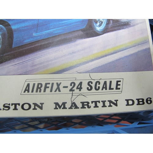 413 - Five Airfix 32 and 24 Scale Plastic Model Kits, comprising of Austin Maxi (53), 1933 Alfa Romeo (52)... 