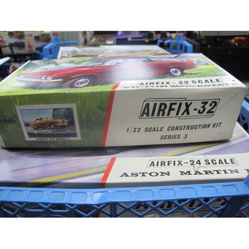 413 - Five Airfix 32 and 24 Scale Plastic Model Kits, comprising of Austin Maxi (53), 1933 Alfa Romeo (52)... 