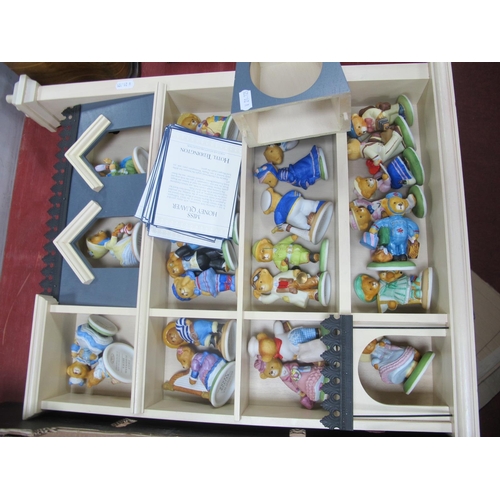 1066 - Franklin Mint Hotel Teddington Porcelain Sculpture Figures (twenty six), plus display  property, cer... 