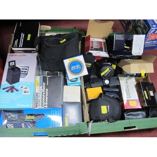 1083 - Camera's: Lumix, Casio, Canon, Boss Micro BR-80, Mark Scheffel 35 x 50 Binoculars, accessories, etc:... 