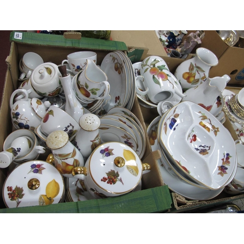 1131 - Royal Worcester Evesham Table Pottery, including plates, cups, saucers, condiments coffee pot, jugs,... 