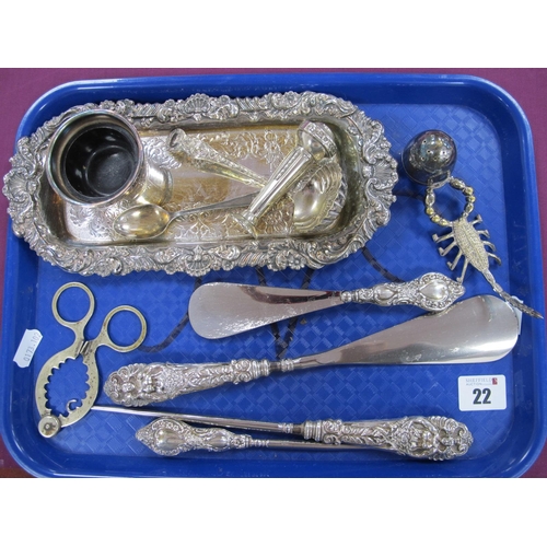 22 - Hallmarked Silver Handled Shoe Horns and Button Hooks, together with novelty plated pepperette, spoo... 